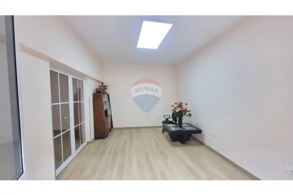 Shtepi me qera Apartament ne Tirane, 1+1, Mobilimi Bosh, pa mobiluar, Pagesa 700  Euro.