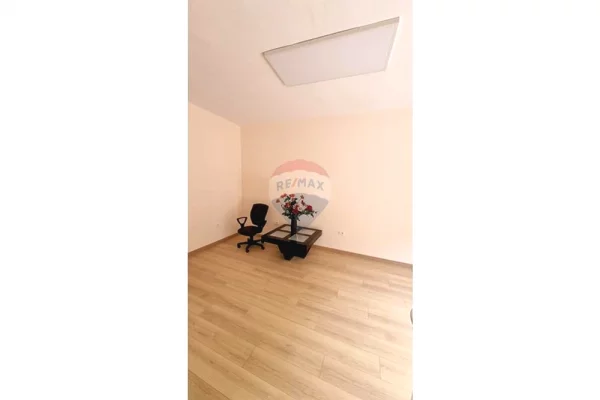 Shtepi me qera Apartament ne Tirane, 1+1, Mobilimi Bosh, pa mobiluar, Pagesa 700  Euro.