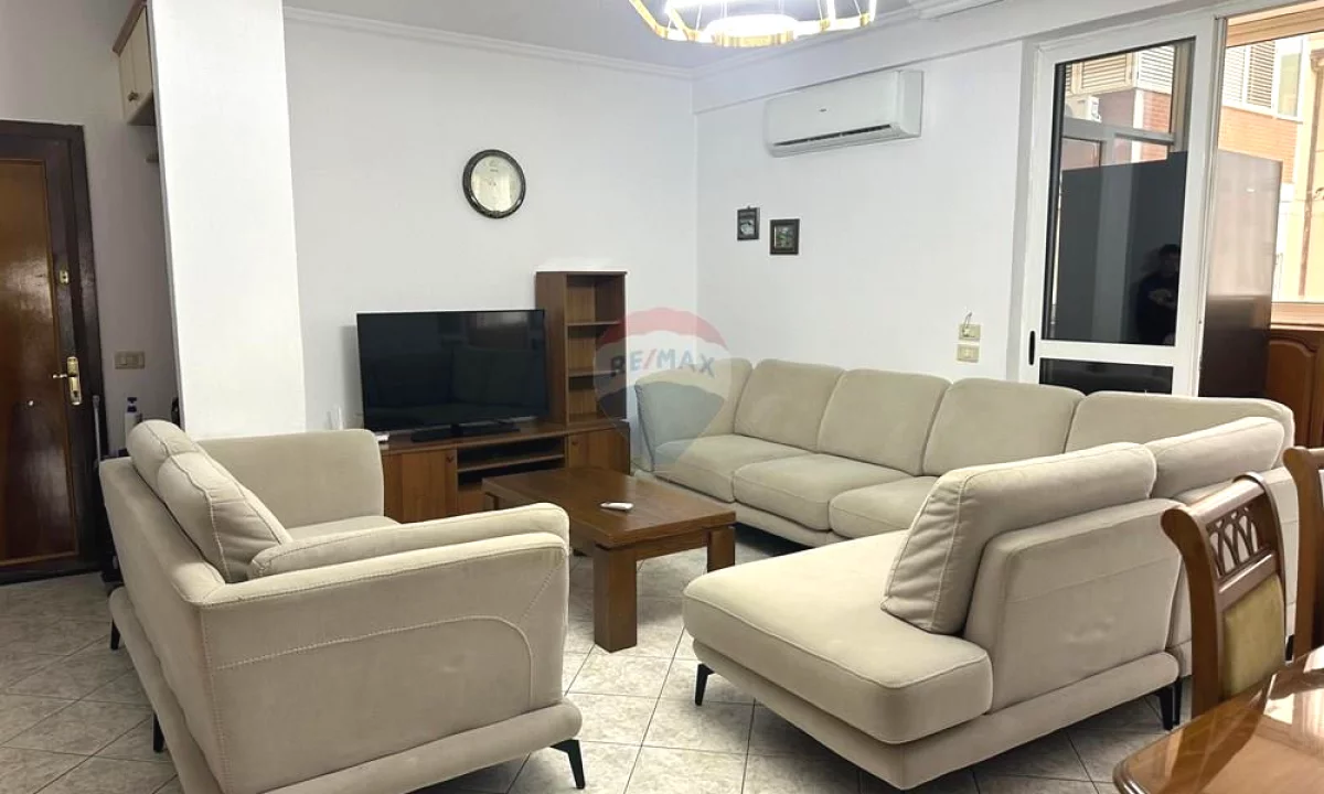 Shtepi me qera Apartament ne Tirane, 3+1, Mobilimi E mobiluar, Pagesa 750  Euro.