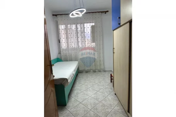 Shtepi me qera Apartament ne Tirane, 3+1, Mobilimi E mobiluar, Pagesa 750  Euro.