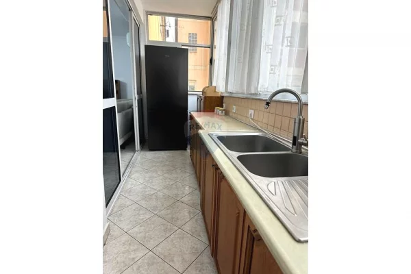 Shtepi me qera Apartament ne Tirane, 3+1, Mobilimi E mobiluar, Pagesa 750  Euro.