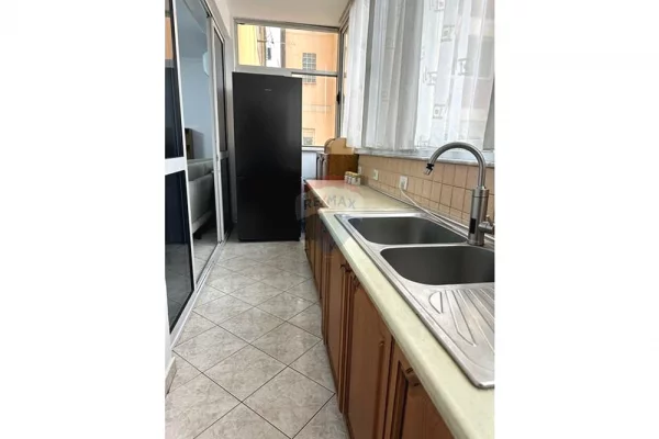Shtepi me qera Apartament ne Tirane, 3+1, Mobilimi E mobiluar, Pagesa 750  Euro.