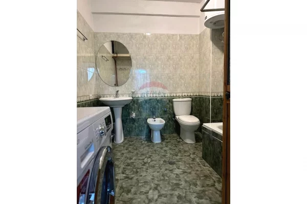 Shtepi me qera Apartament ne Tirane, 3+1, Mobilimi E mobiluar, Pagesa 750  Euro.
