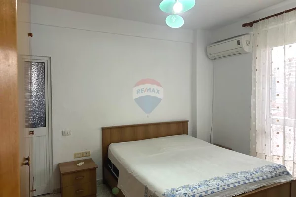 Shtepi me qera Apartament ne Tirane, 3+1, Mobilimi E mobiluar, Pagesa 750  Euro.