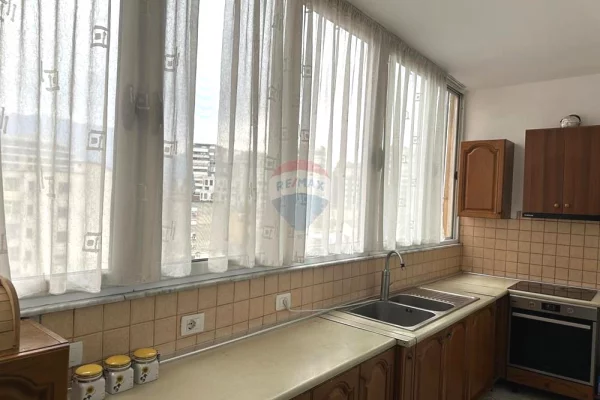 Shtepi me qera Apartament ne Tirane, 3+1, Mobilimi E mobiluar, Pagesa 750  Euro.