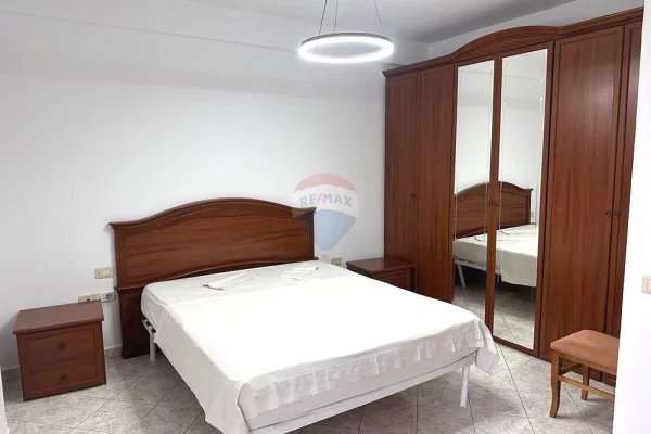 Shtepi me qera Apartament ne Tirane, 3+1, Mobilimi E mobiluar, Pagesa 750  Euro.