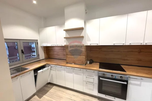 Shtepi me qera Apartament ne Tirane, 3+1, Mobilimi E mobiluar, Pagesa 1,400  Euro.