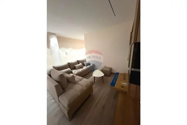 Shtepi me qera Apartament ne Tirane, 3+1, Mobilimi E mobiluar, Pagesa 1,400  Euro.