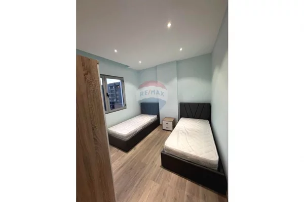 Shtepi me qera Apartament ne Tirane, 3+1, Mobilimi E mobiluar, Pagesa 1,400  Euro.