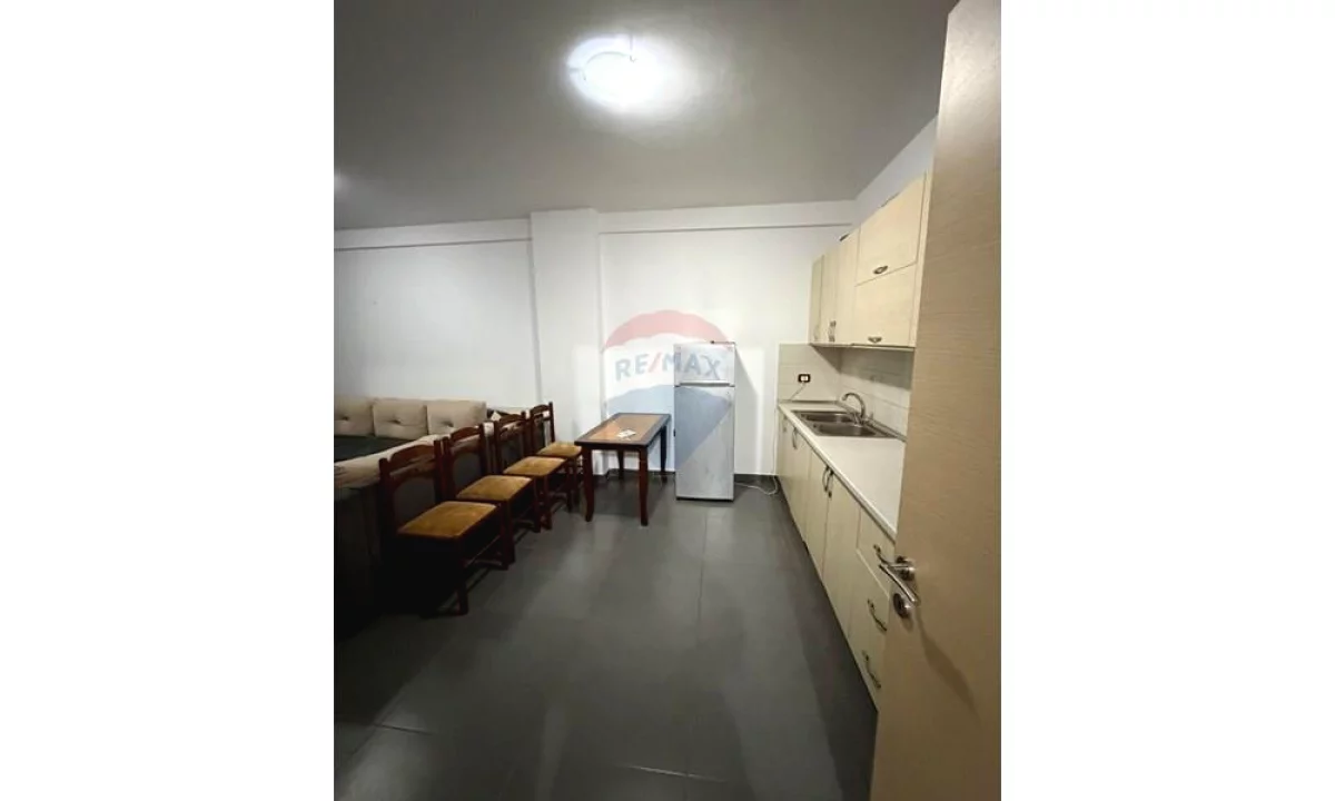 Shtepi me qera Apartament ne Tirane, 2+1, Mobilimi E mobiluar, Pagesa 50,000  Leke.