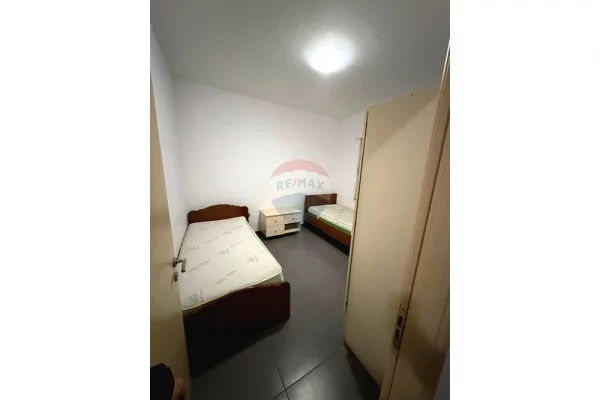 Shtepi me qera Apartament ne Tirane, 2+1, Mobilimi E mobiluar, Pagesa 50,000  Leke.