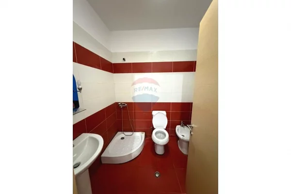 Shtepi me qera Apartament ne Tirane, 2+1, Mobilimi E mobiluar, Pagesa 50,000  Leke.