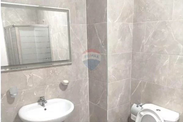 Shtepi me qera Apartament ne Tirane, 2+1, Mobilimi E mobiluar, Pagesa 50,000  Leke.