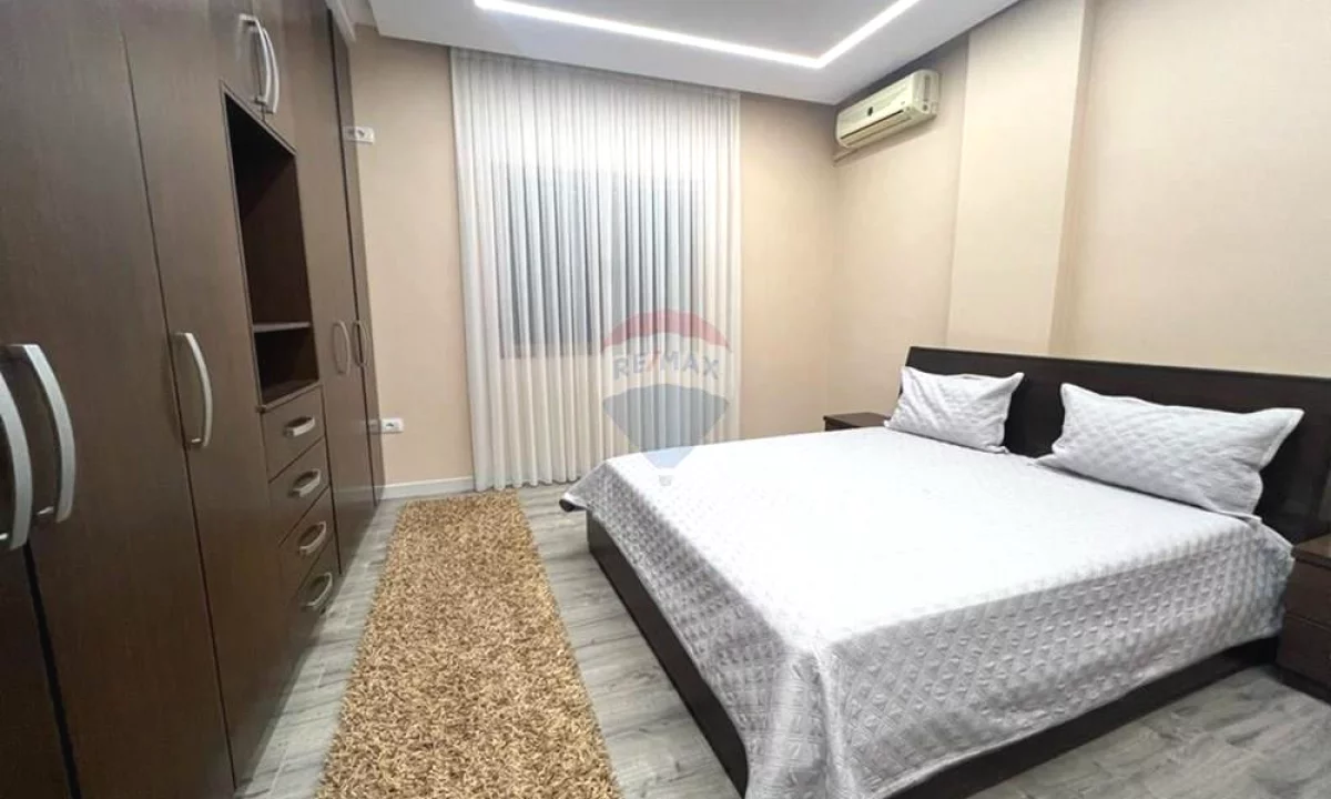 Shtepi me qera Apartament ne Tirane, 3+1, Mobilimi E mobiluar, Pagesa 900  Euro.