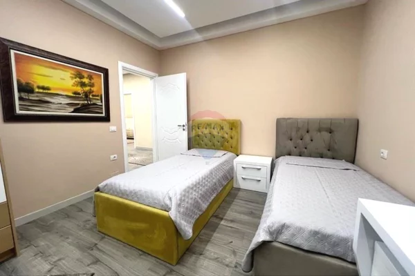 Shtepi me qera Apartament ne Tirane, 3+1, Mobilimi E mobiluar, Pagesa 900  Euro.