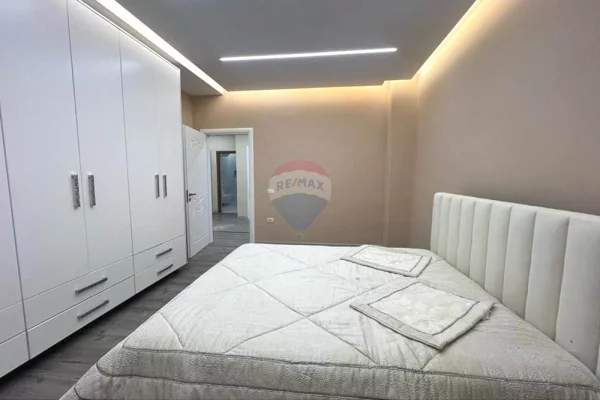 Shtepi me qera Apartament ne Tirane, 3+1, Mobilimi E mobiluar, Pagesa 900  Euro.