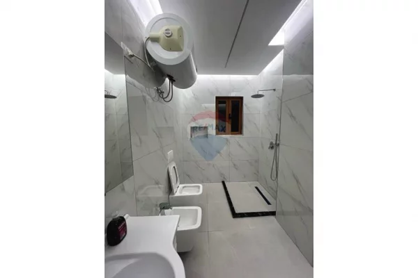 Shtepi me qera Apartament ne Tirane, 3+1, Mobilimi E mobiluar, Pagesa 900  Euro.