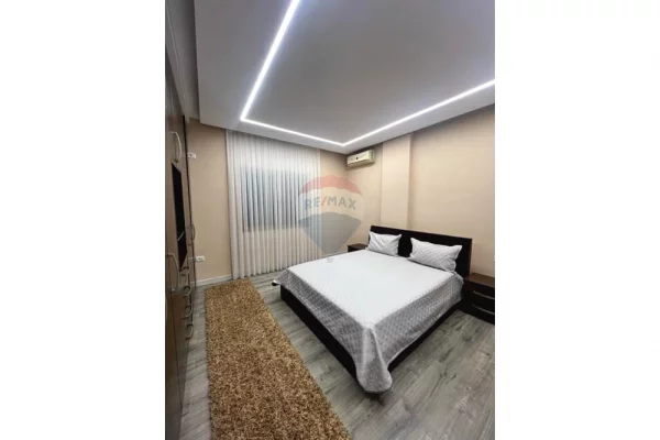 Shtepi me qera Apartament ne Tirane, 3+1, Mobilimi E mobiluar, Pagesa 900  Euro.