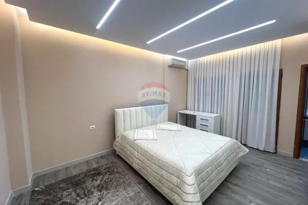 Shtepi me qera Apartament ne Tirane, 3+1, Mobilimi E mobiluar, Pagesa 900  Euro.