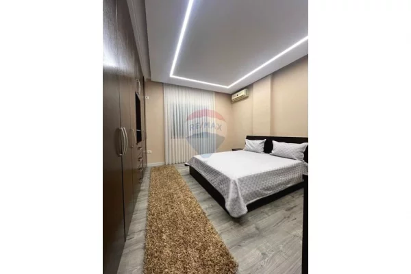 Shtepi me qera Apartament ne Tirane, 3+1, Mobilimi E mobiluar, Pagesa 900  Euro.