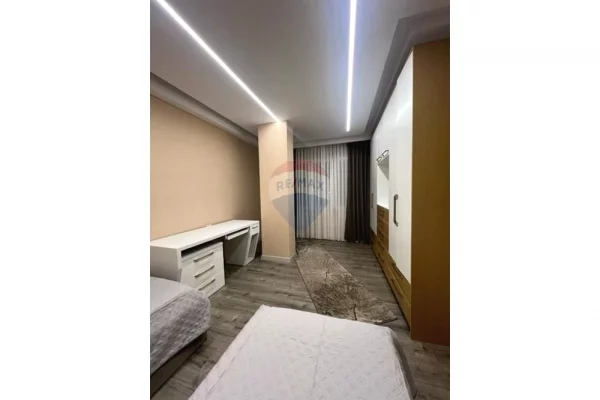 Shtepi me qera Apartament ne Tirane, 3+1, Mobilimi E mobiluar, Pagesa 900  Euro.