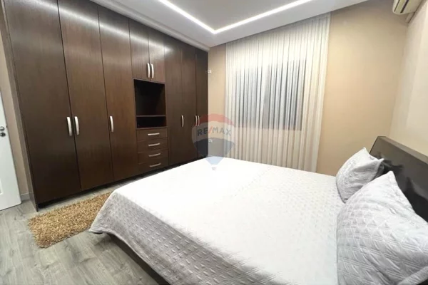 Shtepi me qera Apartament ne Tirane, 3+1, Mobilimi E mobiluar, Pagesa 900  Euro.