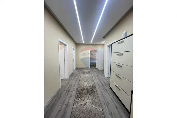 Shtepi me qera Apartament ne Tirane, 3+1, Mobilimi E mobiluar, Pagesa 900  Euro.