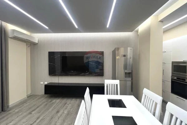 Shtepi me qera Apartament ne Tirane, 3+1, Mobilimi E mobiluar, Pagesa 900  Euro.