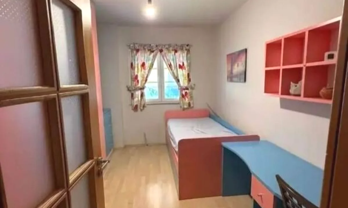 Shtepi me qera Apartament ne Tirane, 2+1, Mobilimi E mobiluar, Pagesa 65,000  Leke.