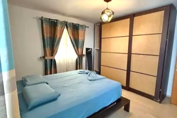 Shtepi me qera Apartament ne Tirane, 2+1, Mobilimi E mobiluar, Pagesa 65,000  Leke.