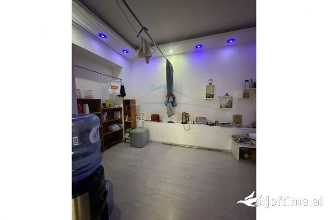 	Shitet, Biznes, Parukeri, Blloku, Tirane