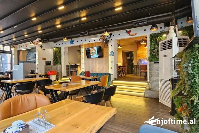 Ambiente Commerciale in Vendita 2+1 a Tirana - 60,000 Euro