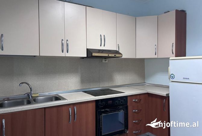 Shitet dyqan ne Laprake 