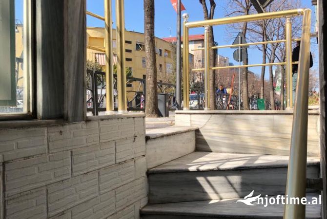 Ambient Biznesi ne Shitje te Rruga e Durresit 