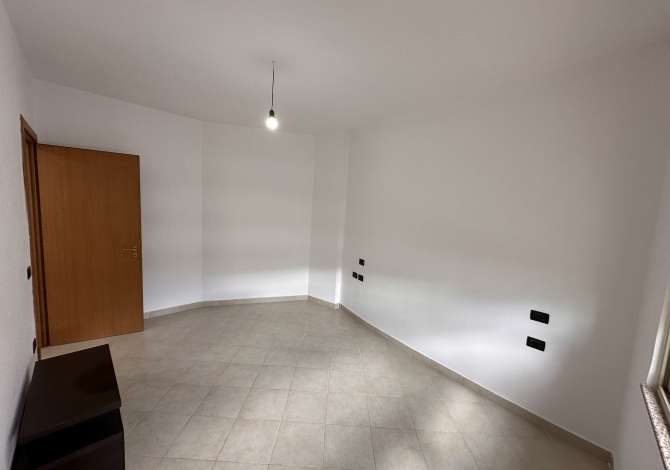 Shtepi ne shitje Apartament ne Tirane, 1+1, Mobilimi Bosh, pa mobiluar, Pagesa 78,000  Euro.