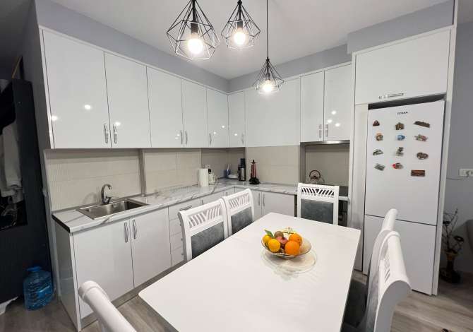 Shtepi ne shitje Apartament ne Tirane, 1+1, Mobilimi E mobiluar, Pagesa 130,000  Euro.