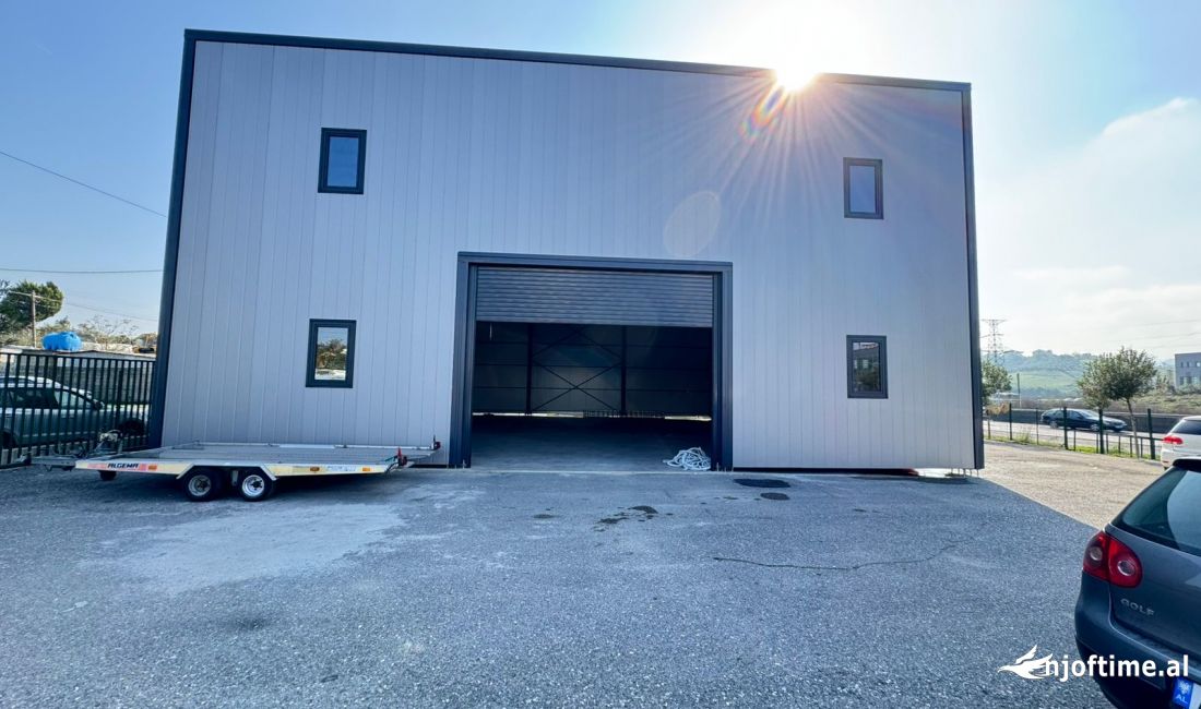Jepet me qera Kapanon  Adresa : Vore Rruga Tiran Durres  Siperfaqe 300m2  Latresia 8 m  cmimi 2200💶