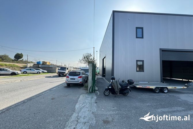 Jepet me qera Kapanon  Adresa : Vore Rruga Tiran Durres  Siperfaqe 300m2  Latresia 8 m  cmimi 2200💶