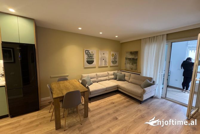 Shtepi me qera Apartament ne Tirane, 2+1, Mobilimi E mobiluar, Pagesa 1,200  Euro.