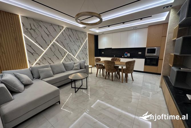 Ambiente Commerciale in Affitto 2+1 a Tirana - 260,000 Euro