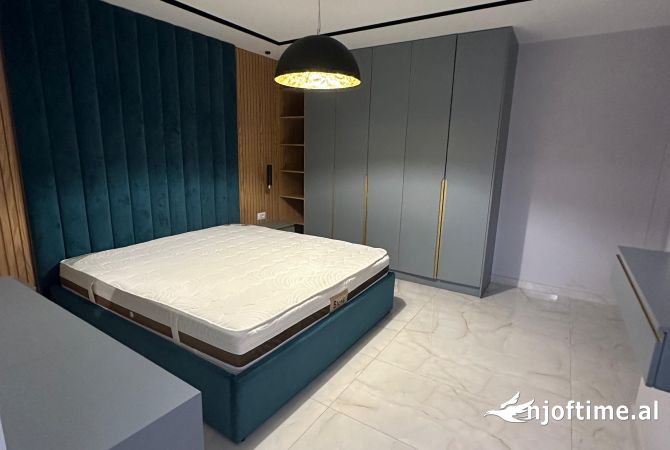 Shitet Apartament 2+1+parkim  📍 Quartum Residence, Stacioni i Trenit  Cmimi 260.000 Euro 