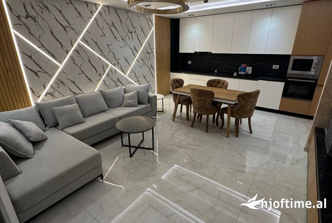 Ambiente Commerciale in Affitto 2+1 a Tirana - 260,000 Euro