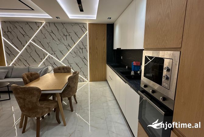 Shitet Apartament 2+1+parkim  📍 Quartum Residence, Stacioni i Trenit  Cmimi 260.000 Euro 