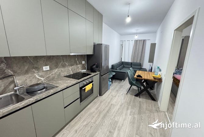 Appartamento in vendita a Tirana 1+1, Arredato