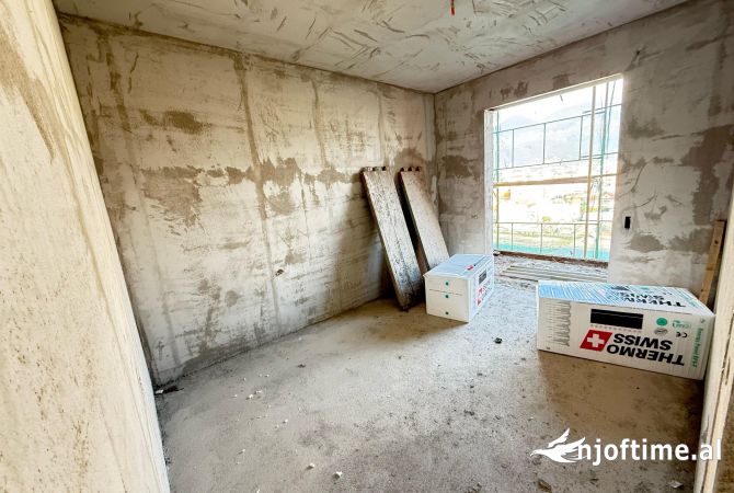 Shitet apartament 1+1  Tek 5 maji  Kati 5,pallat I ri ne ndertim  Sip totale 58m2  Cmimi 95 mi euro