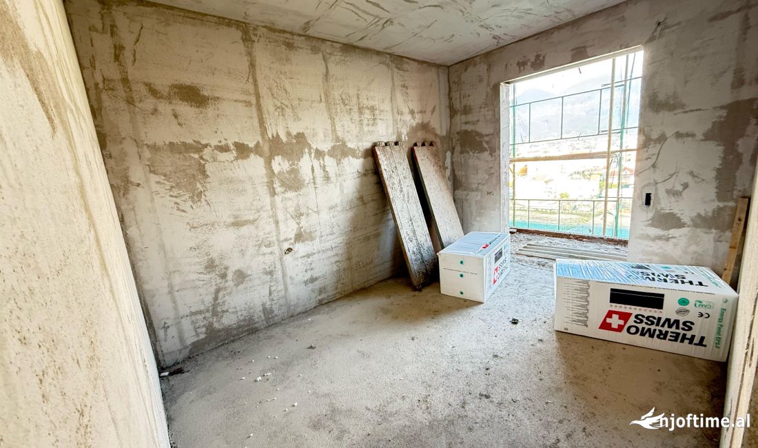 Shtepi ne shitje Apartament ne Tirane, 1+1, Mobilimi Bosh, pa mobiluar, Pagesa 95,000  Euro.