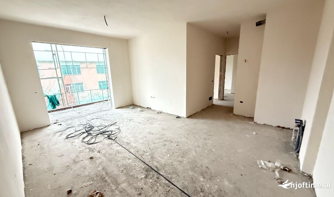 Shtepi ne shitje Apartament ne Tirane, 2+1, Mobilimi Bosh, pa mobiluar, Pagesa 155,000  Euro.