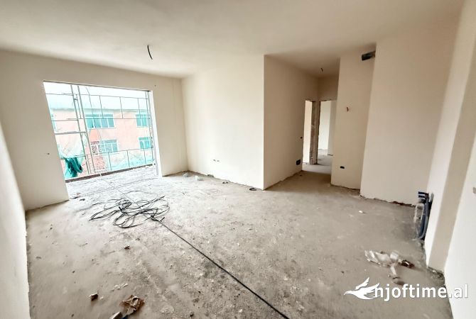 Shtepi ne shitje Apartament ne Tirane, 2+1, Mobilimi Bosh, pa mobiluar, Pagesa 155,000  Euro.