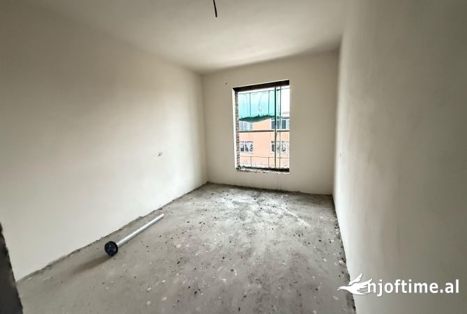 Shtepi ne shitje Apartament ne Tirane, 2+1, Mobilimi Bosh, pa mobiluar, Pagesa 155,000  Euro.