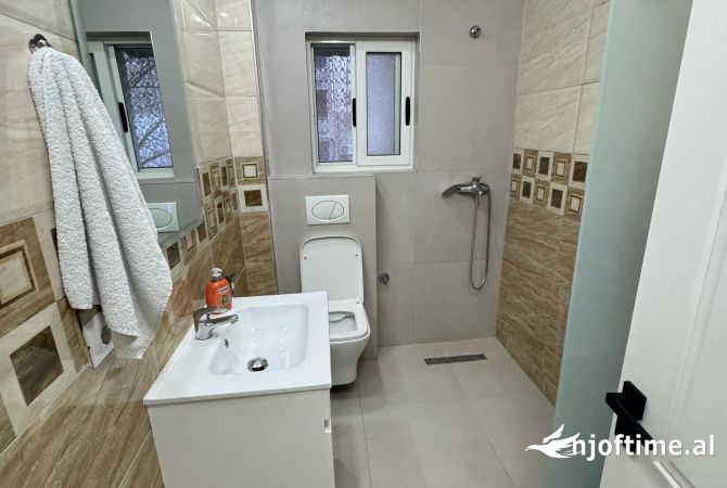 Shtepi me qera Apartament ne Tirane, 1+1, Mobilimi E mobiluar, Pagesa 450  Euro.